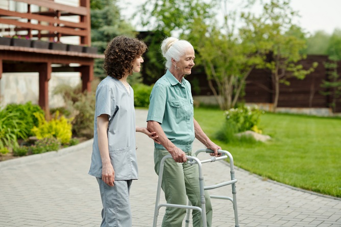 tips-for-reducing-the-risk-of-falls-among-seniors